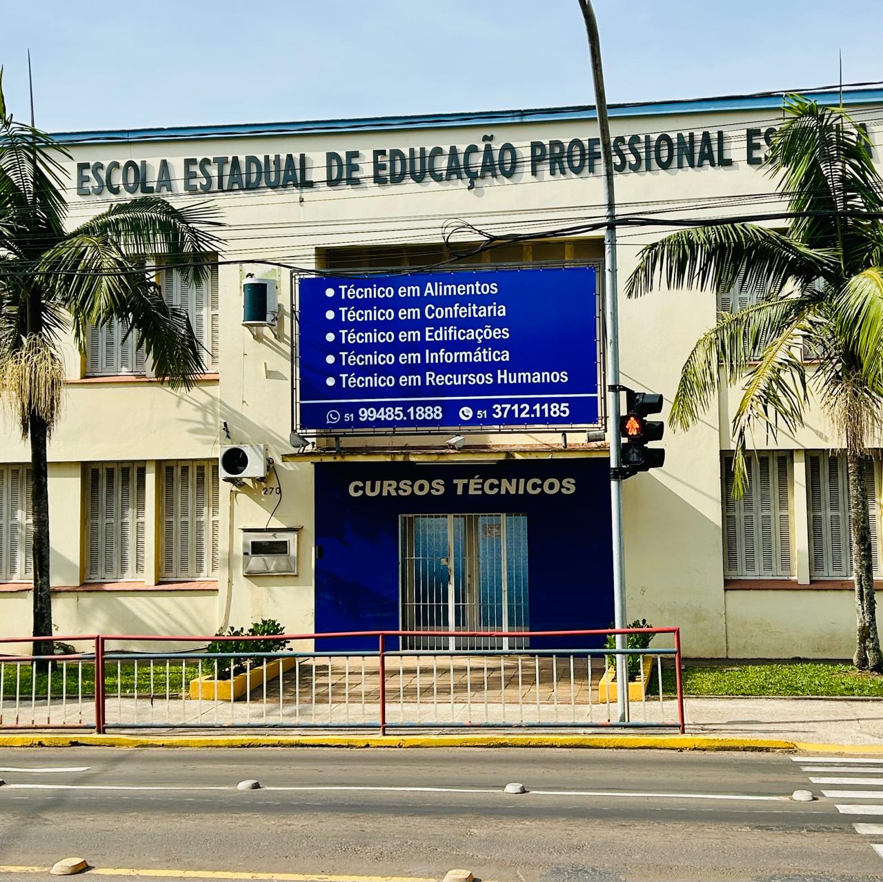 Estudantes na EEEPE